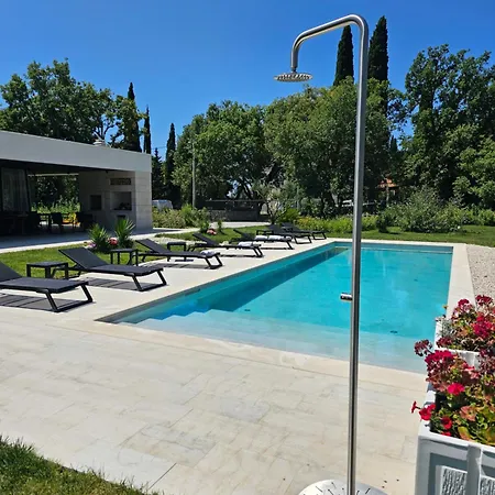 Villa Eta Cilipi